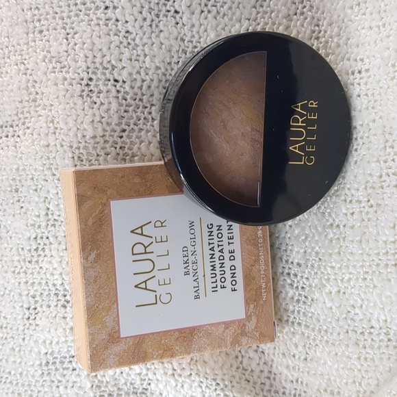 Laura Geller Other - Laura Geller Baked Balance-N-Glow Foundation in Light, 8g/0.28oz